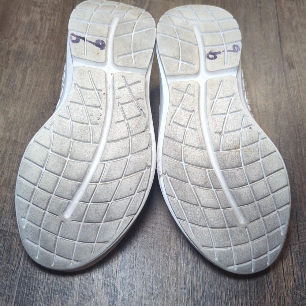 Oofos Womens OOMG Eezee Low Size 8.5 Blue White Lightweight Comfort Shoes **READ - Picture 12 of 13